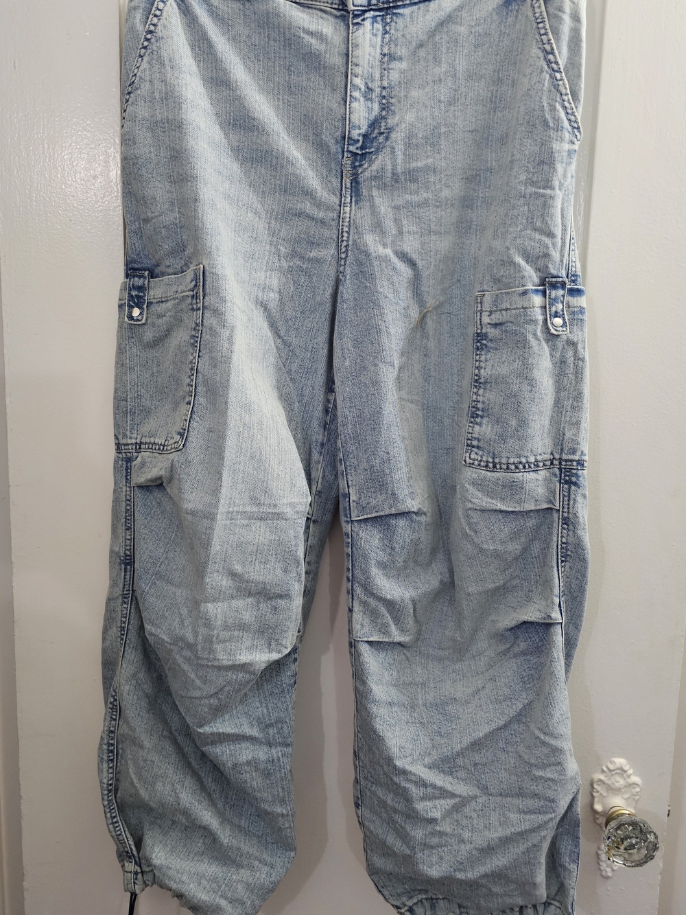 H&M Acid Wash Women’s Cargo Jeans - Utility Pocket Detail
